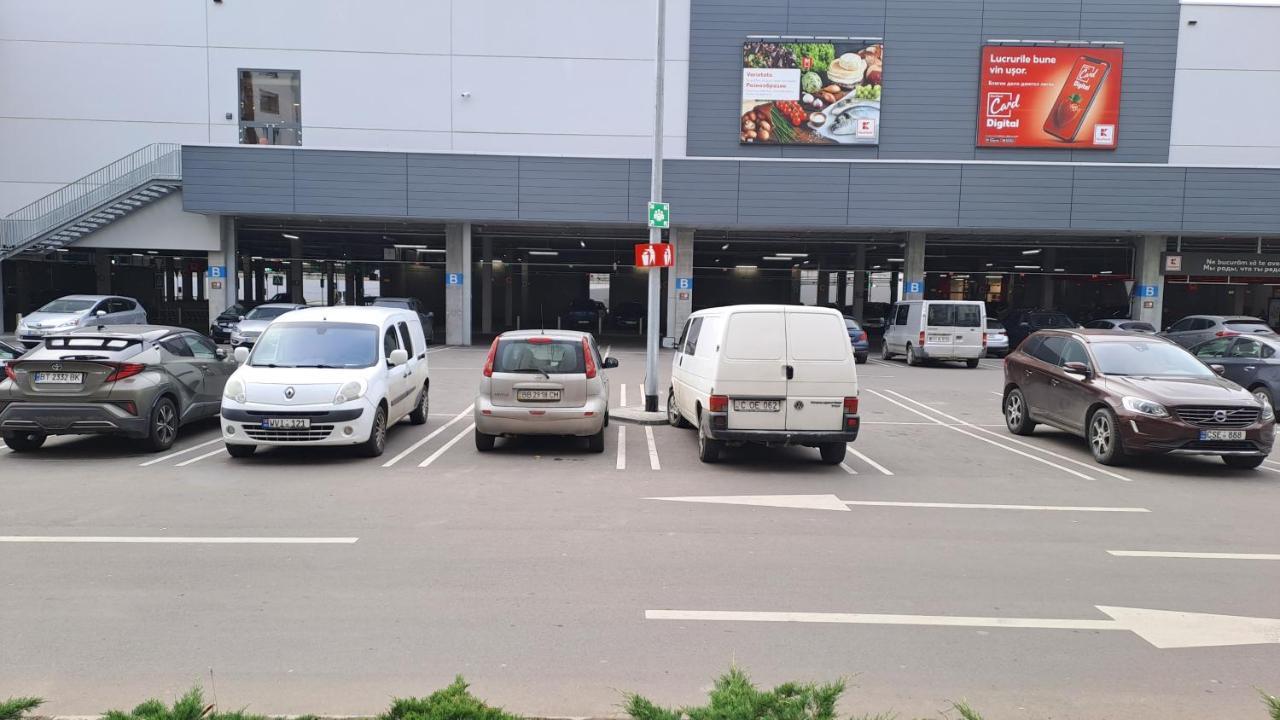 Airport 24&24 Car Parking Lägenhet Chişinau Exteriör bild